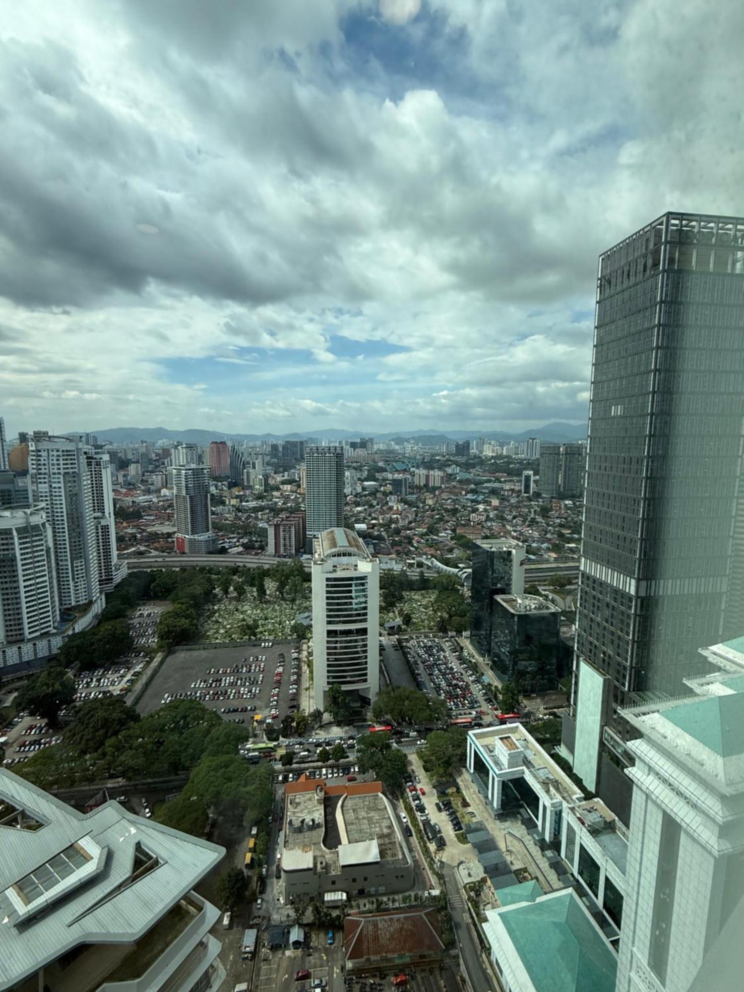 Apartment Urban Sky Near Klcc Complementary Breakfast